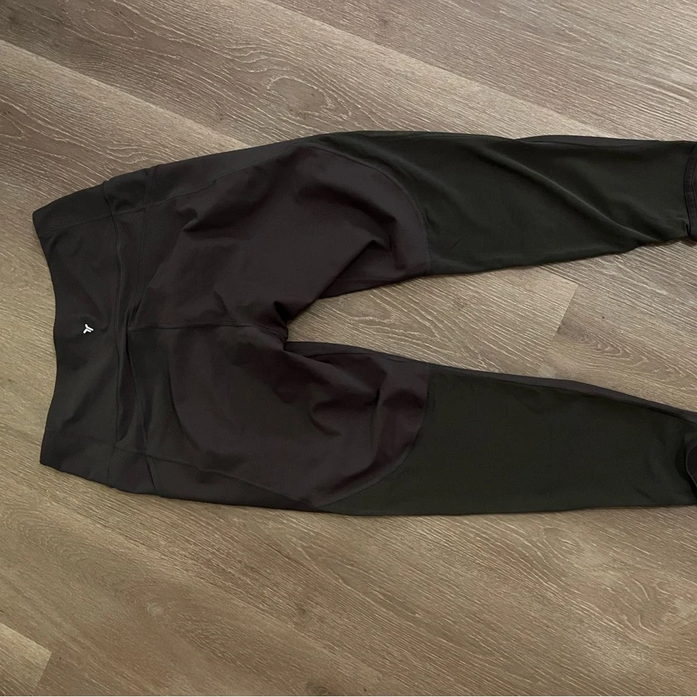 Old Navy Powersoft High Rise go-dry leggings - Picture 2 of 3